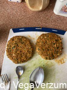 Fehérbabos hamburger pogácsa formázás után pihentetés szakaszban